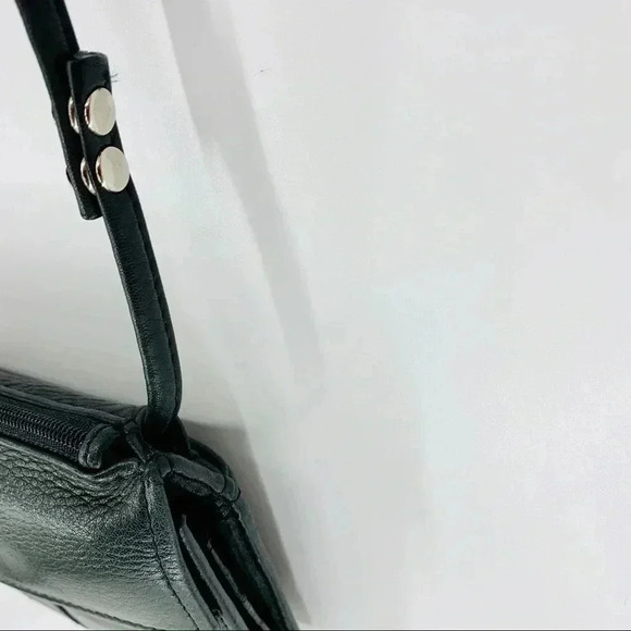 Fossil Crossbody 7.5”x5.5” converts to a clutch - Picture 7 of 7